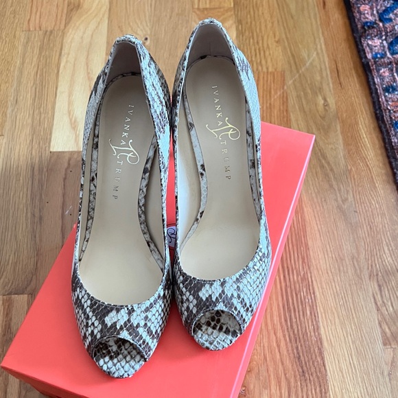 Ivanka Trump Heels - Picture 3 of 8